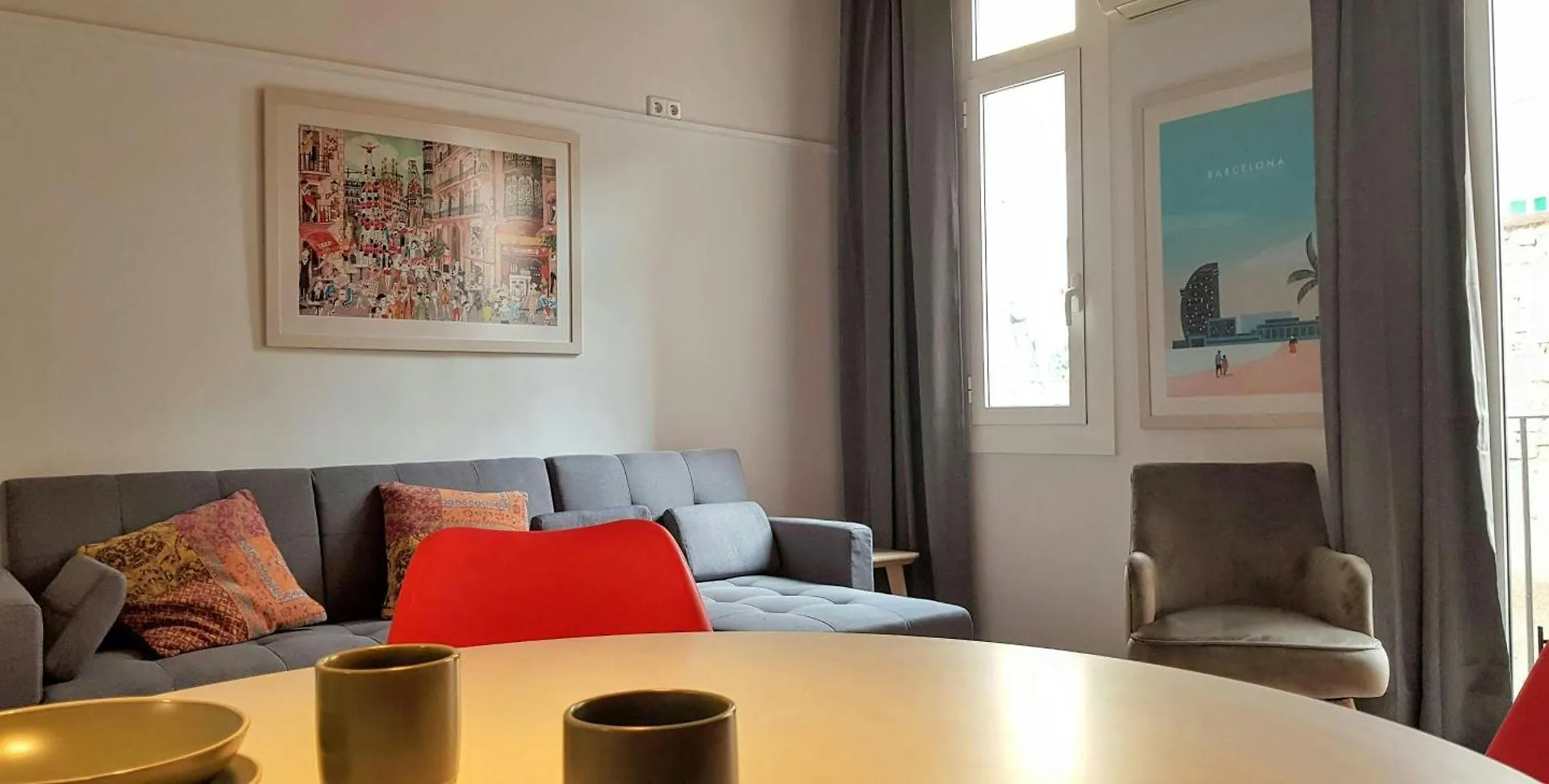 Sant Antoni 4 - Downtown Barcelona. Modern Apartment