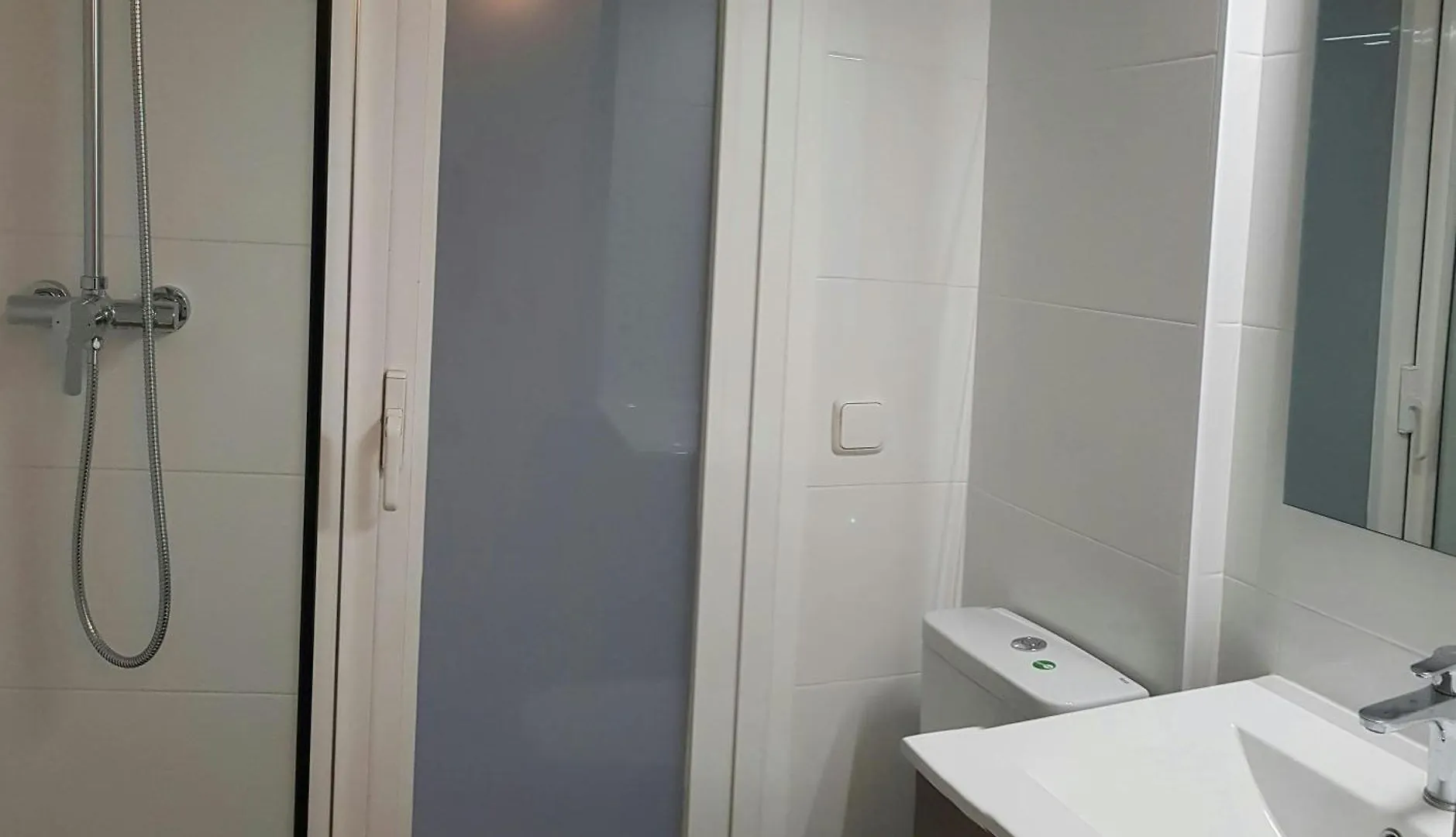Sant Antoni 4 - Downtown Barcelona. Modern Apartment Spain