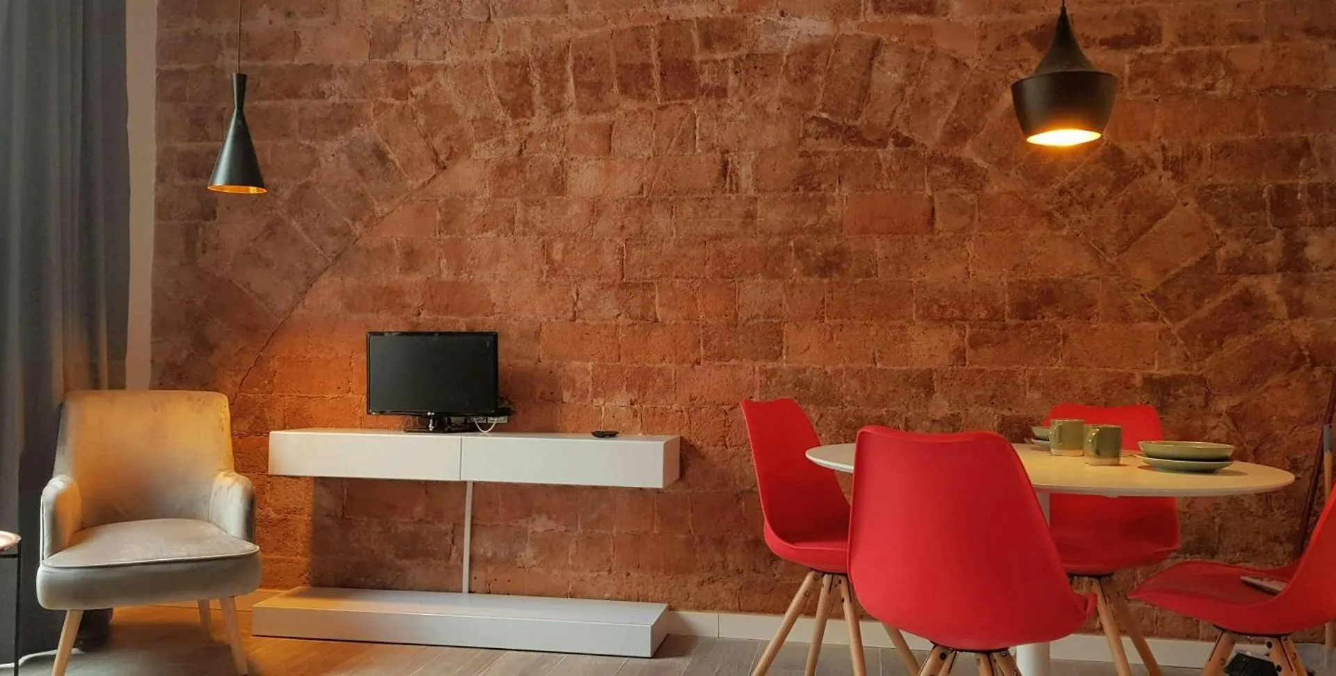 Sant Antoni 4 - Downtown Barcelona. Modern Apartment