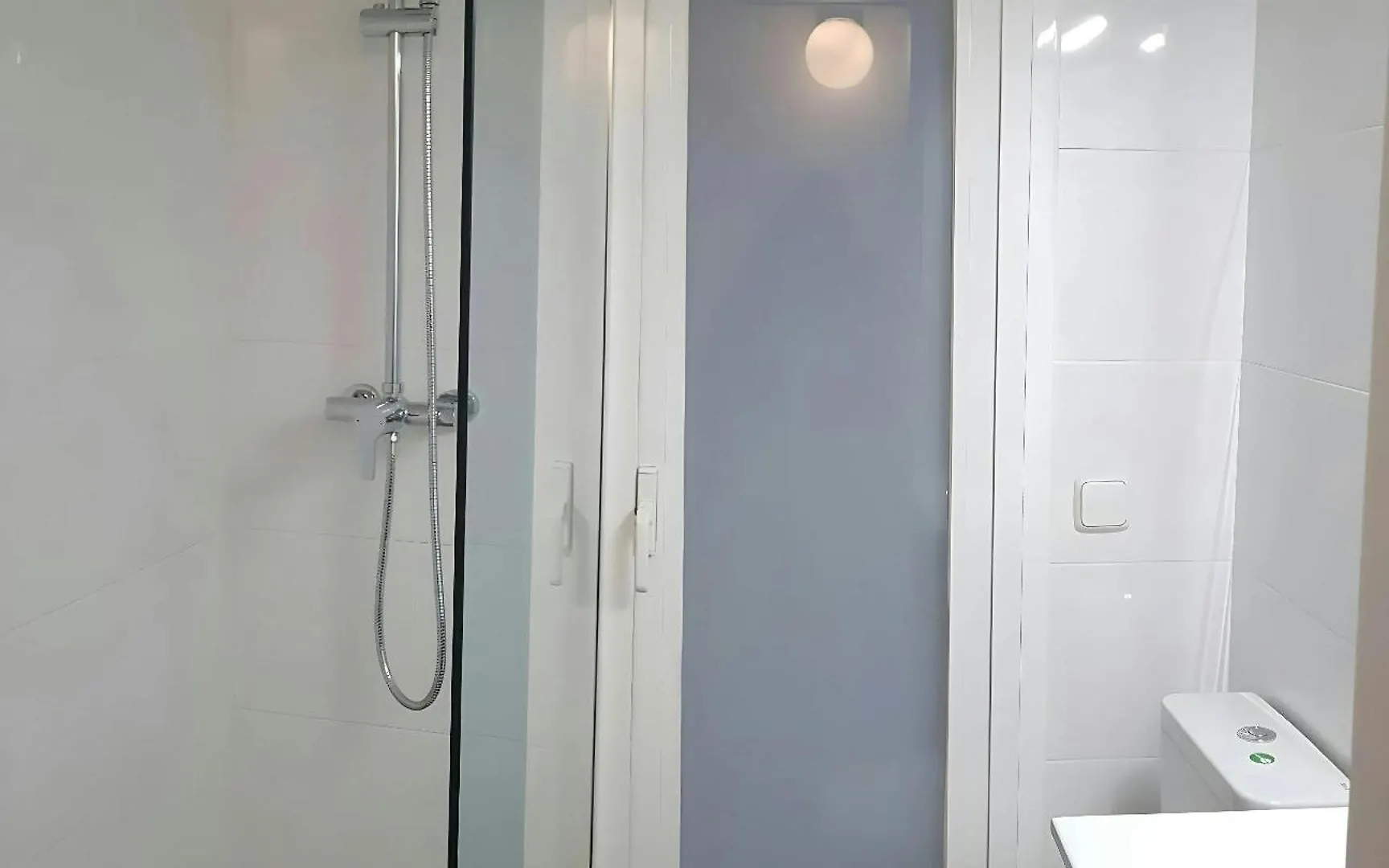 Sant Antoni 4 - Downtown Barcelona. Modern Apartment