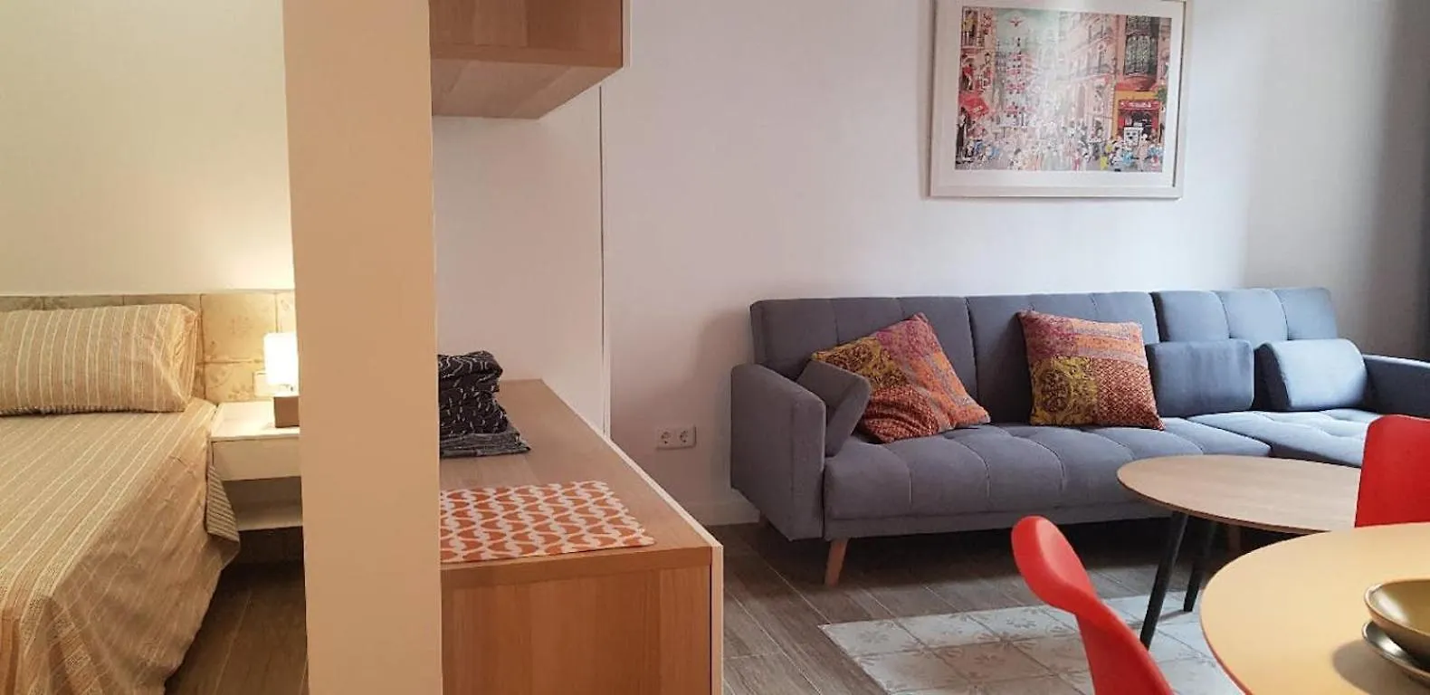 Sant Antoni 4 - Downtown Barcelona. Modern Apartment